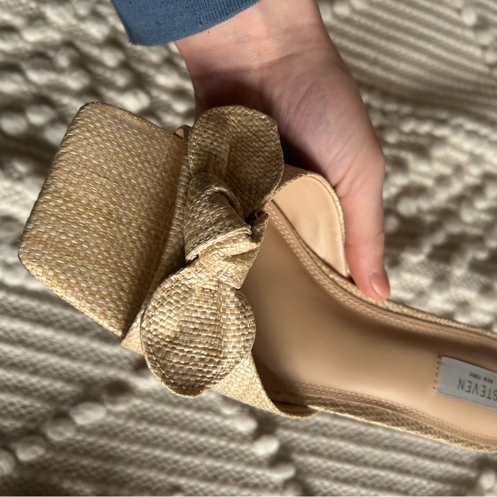 Women's Kitten Heels with Bow Detail - Picture 2 of 4